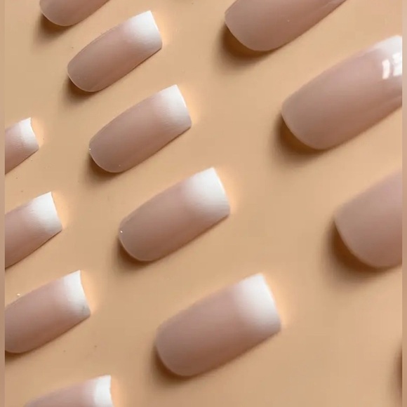 Ombré Cream/Pink & White Rounded Square Press On Nail Kit - Picture 2 of 3